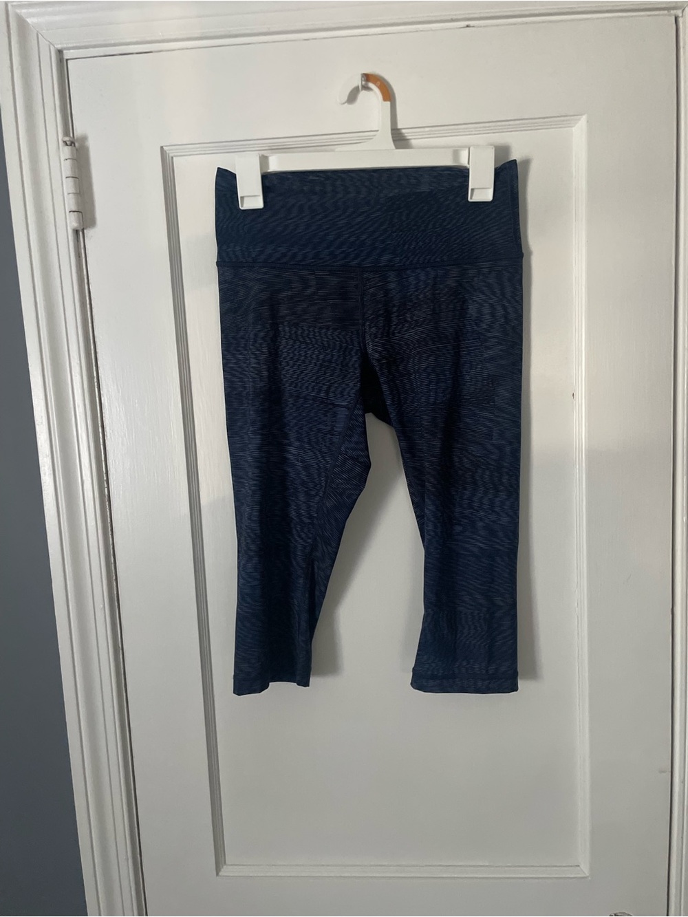 Lululemon Wunder Under Hi-Rise 1/2 Tight *Full-On Luxtreme 17"
Linear Flux Sz 8